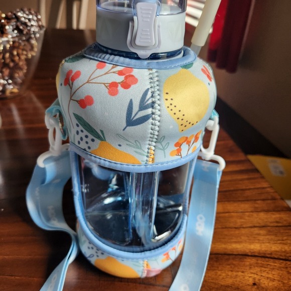 H2O CAPSULE 1/2 GALLON WATER BOTTLE & STORAGE CARRY SLEEVE. Covered Straw - Picture 3 of 4